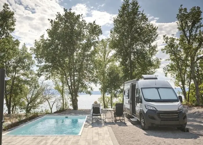 Privé zwembad op kampeerplek Camping Aminess Atea